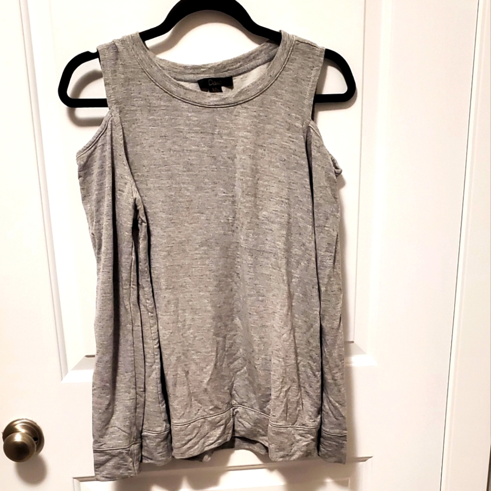 10/$30 long sleeve grey cold shoulder top - LG
